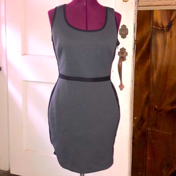 Banana Republic Dresses & Skirts - SOLD ON MERC Petite Banana Republic Gray & black bodycon dress